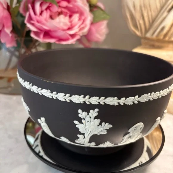 Harrods Wedgwood decorative bowl.Decorative etched Bowl. Greek Revival aesthetic - Picture 3 of 6